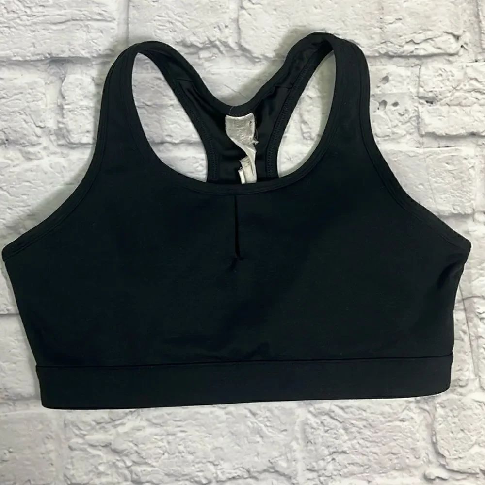 Fabletics black keyhole front sports bra